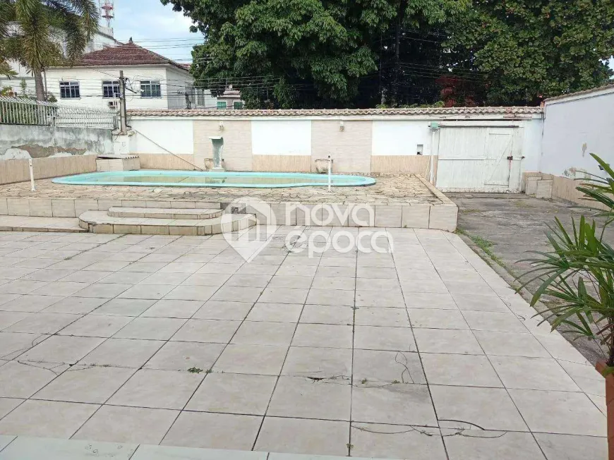 Foto do imóvel - Casa à venda com 3 quartos, 3 suítes, 300 m², 5 banheiros e 6 vagas na garagem em