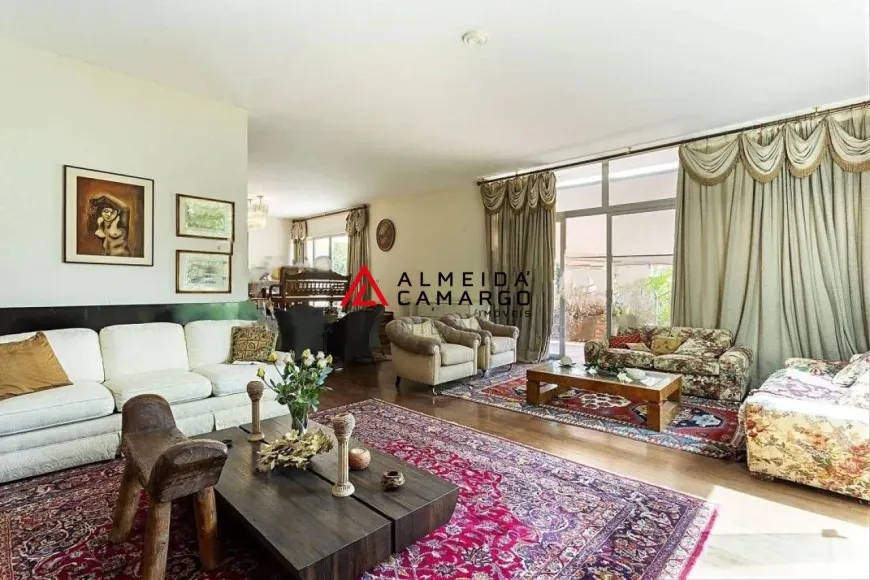Foto do imóvel - Casa à venda com 4 quartos, 2 suítes, 450 m², 4 banheiros e 5 vagas na garagem em
