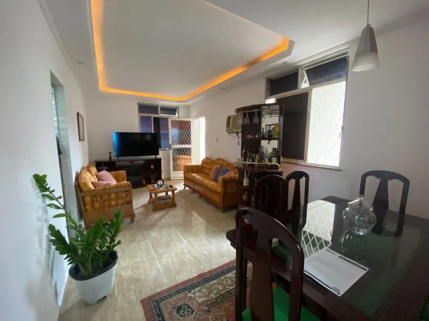 Foto do imóvel - Casa à venda com 2 quartos, 1 suíte, 3 banheiros, 6 vagas na garagem e piscina no condomínio em