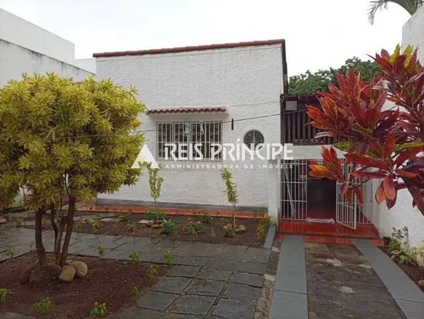 Foto do imóvel - Casa para alugar com 3 quartos, 1 suíte, 3 banheiros, 190 m² e churrasqueira no condomínio em