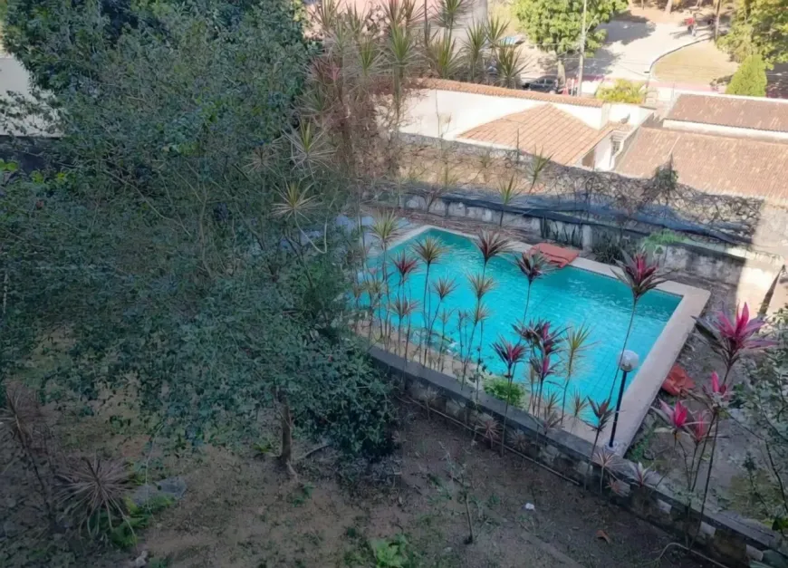 Foto do imóvel - Casa à venda com 3 quartos, 2 suítes, 5 banheiros, 5 vagas na garagem e piscina no condomínio.