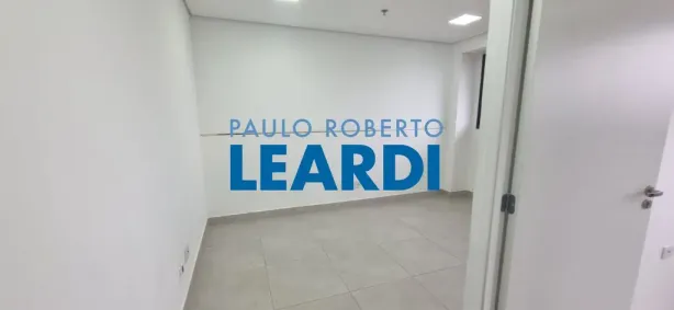 Loja / Salão / Ponto Comercial à venda, 37m² no Vila Assunção, Santo André