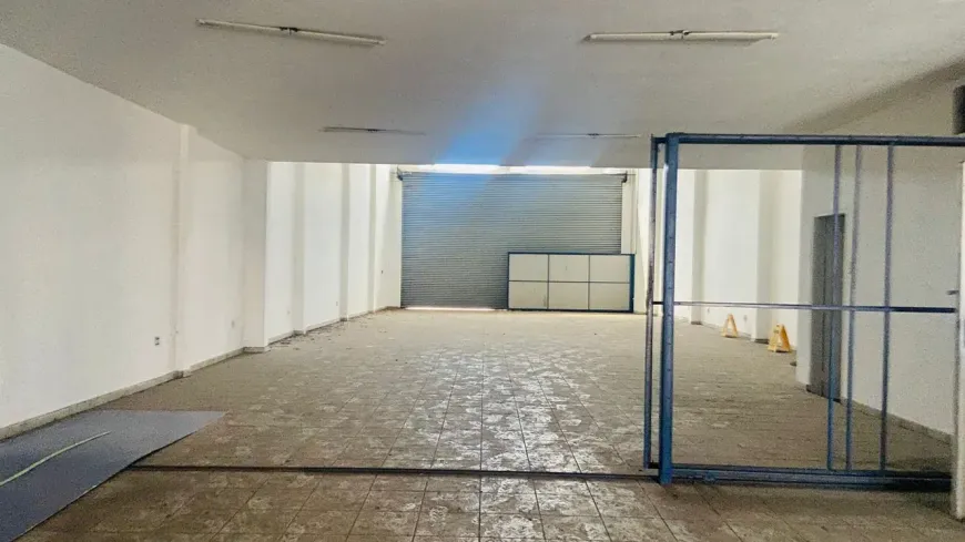 Foto do imóvel - Galpão/Depósito/Armazém para alugar com 400 m² e 5 banheiros em