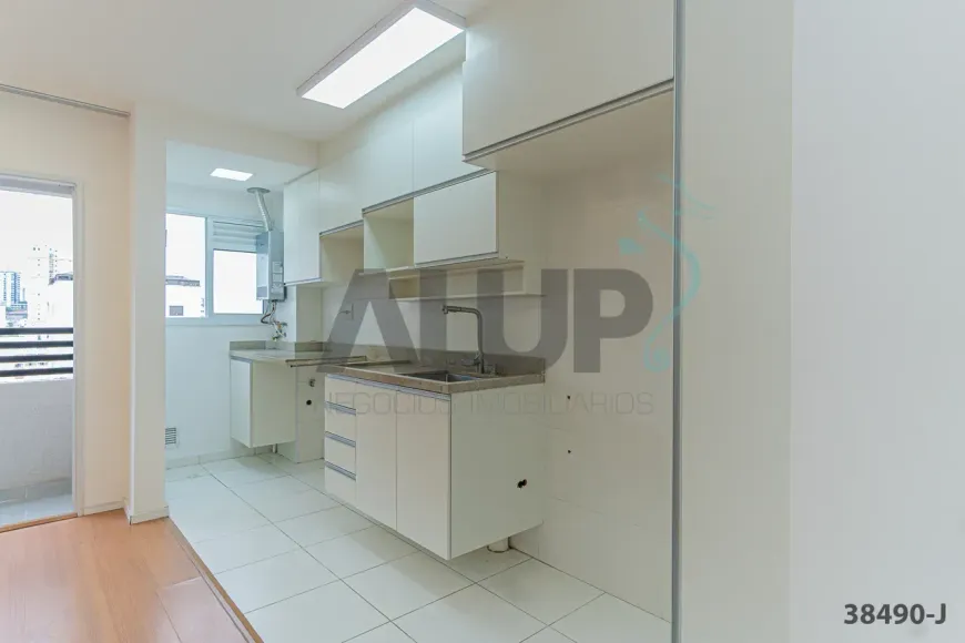 Foto do imóvel - Apartamento para alugar com 2 quartos, 1 banheiro, 1 vaga na garagem, aceita animais e varanda.