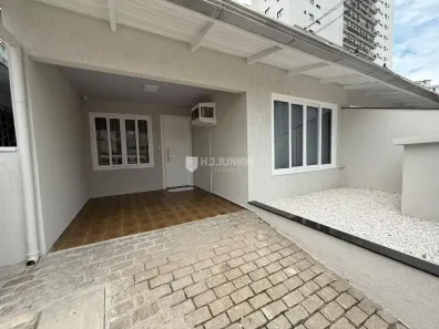 Casa com 2 Quartos para alugar, 79m² no Centro, Itapema
