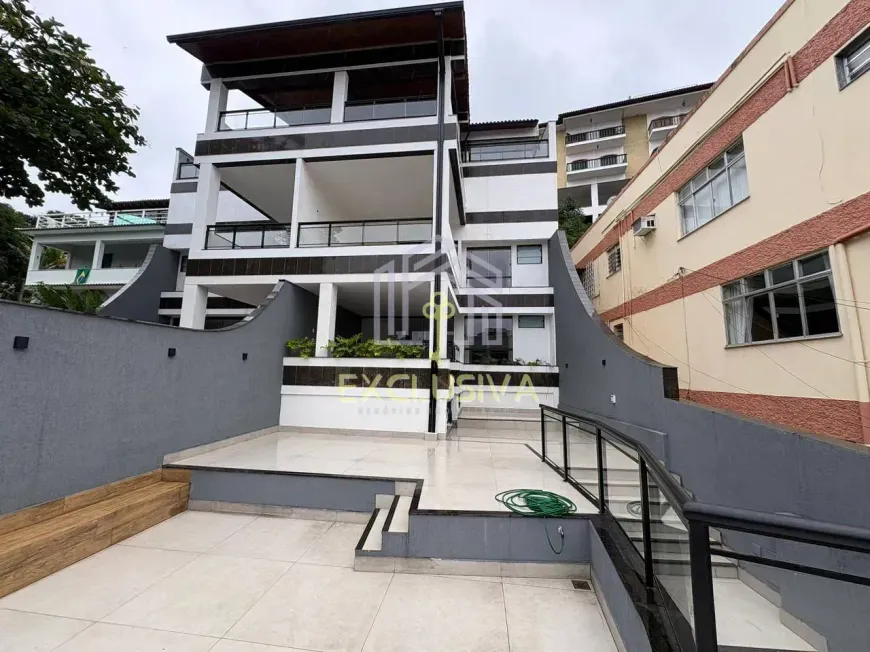 Foto do imóvel - Casa para alugar com 8 quartos, 3 suítes, 5 banheiros, 4 vagas na garagem e piscina no.