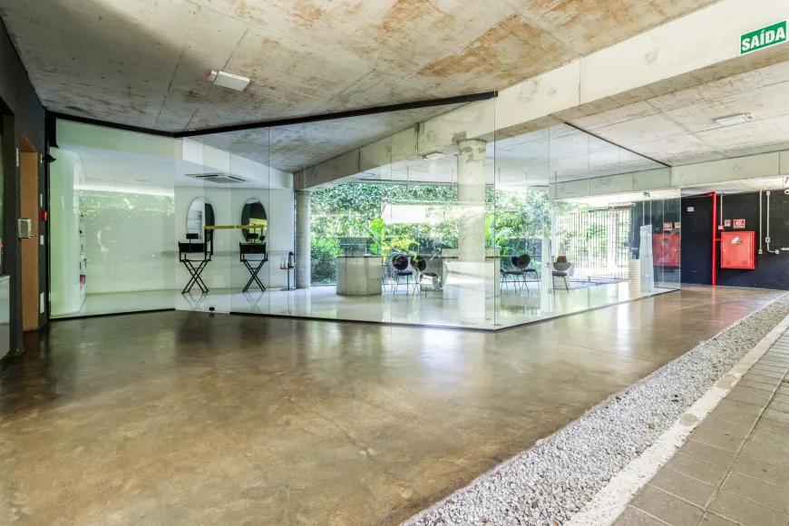 Foto do imóvel - Prédio/Edificio inteiro à venda com 2500 m² e 6 vagas na garagem em