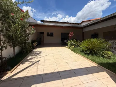 Casa com 3 Quartos à venda, 220m² no Santa Luzia, Uberlândia