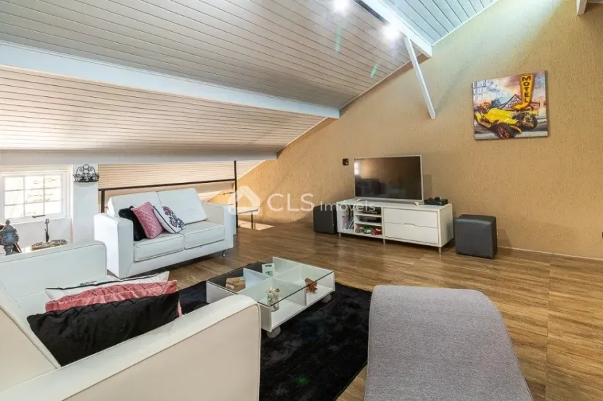 Foto do imóvel - Casa à venda com 2 quartos, 2 suítes, 280 m², 4 banheiros e 1 vaga na garagem próximo ao Metrô.