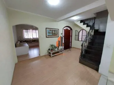 Sobrado com 4 Quartos à venda, 249m² no Pinheirinho, Santo André