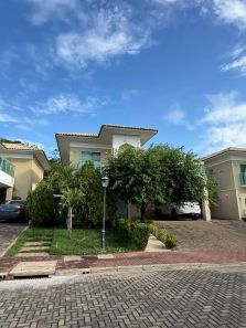 Casa de Condomínio com 5 Quartos à venda, 300m² no Gurupi, Teresina