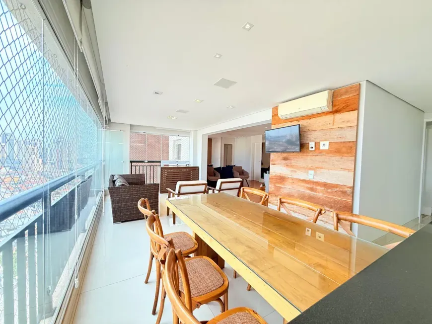 Foto do imóvel - Apartamento para alugar com 3 quartos, 2 suítes, 176 m², 5 banheiros e 3 vagas na garagem em