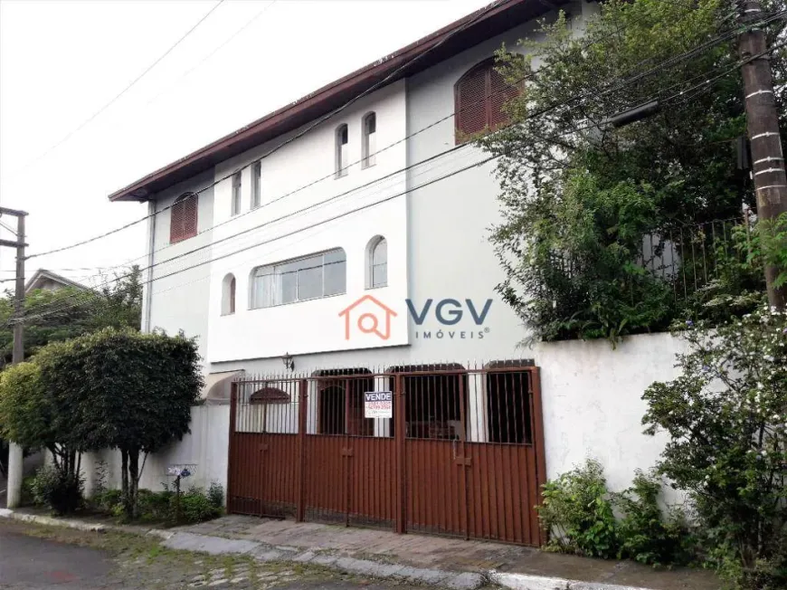 Foto do imóvel - Casa à venda com 5 quartos, 4 suítes, 328 m², 6 banheiros e 3 vagas na garagem em