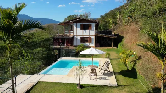 Casa de Condomínio com 4 Quartos à venda, 600m² no Cuiabá, Petrópolis