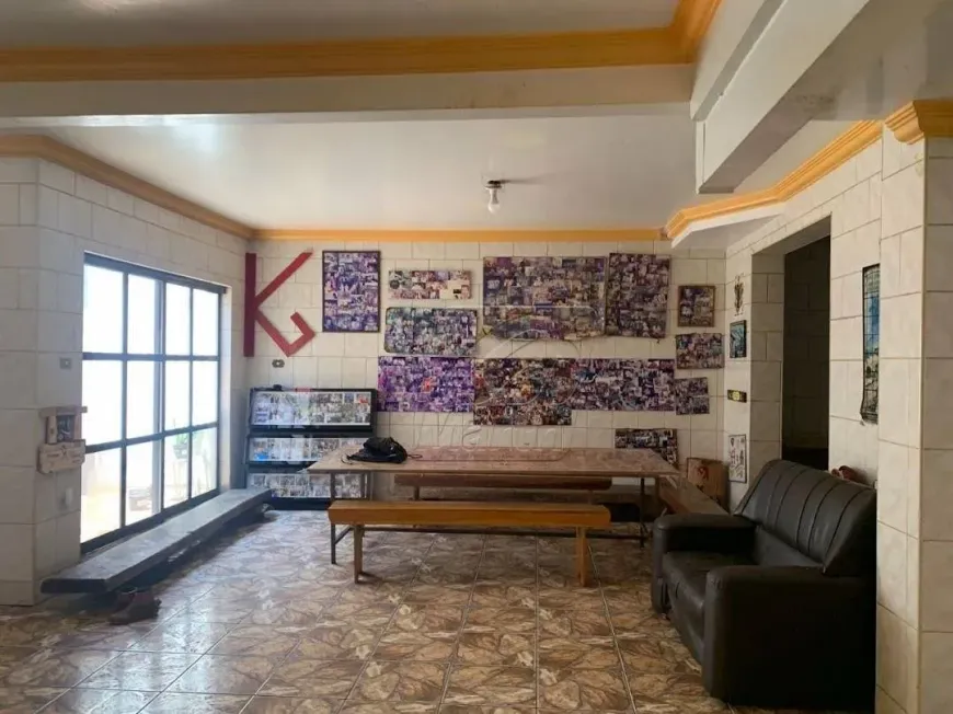 Foto do imóvel - Casa à venda com 4 quartos, 4 banheiros e 6 vagas na garagem de 400 m² em