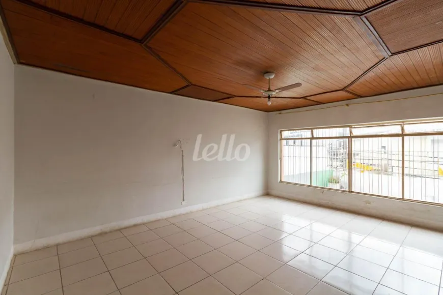Foto do imóvel - Casa para alugar com 3 quartos, 1 banheiro, 246 m² e 1 vaga na garagem com varanda em