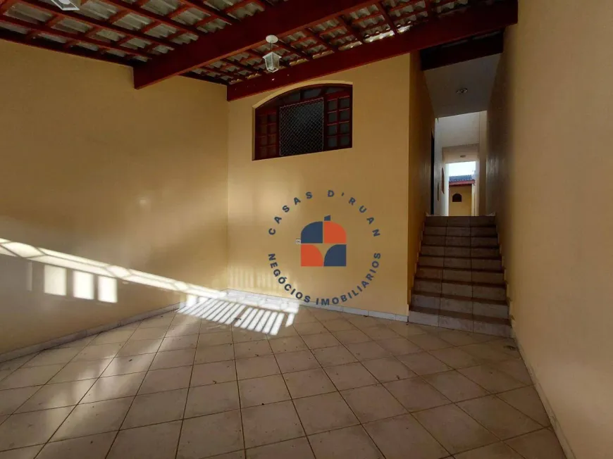 Foto do imóvel - Casa à venda com 3 quartos, 1 suíte, 130 m², 3 banheiros e 2 vagas na garagem em