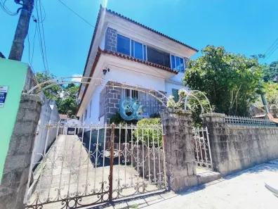 Casa com 4 Quartos para alugar, 240m² no Centro, Petrópolis