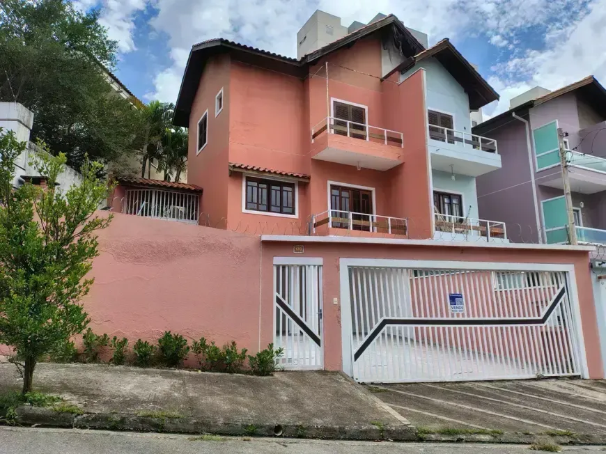 Foto do imóvel - Sobrado à venda com 3 quartos, 3 suítes, 160 m², 4 banheiros e 4 vagas na garagem em