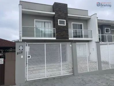Casa com 3 Quartos para alugar, 193m² no Bom Retiro, Joinville