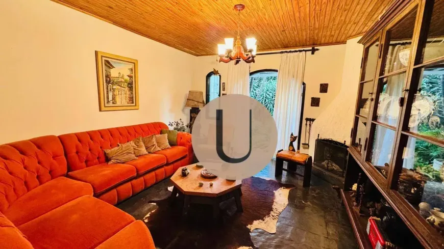 Foto do imóvel - Casa à venda com 3 quartos, 2 suítes, 210 m², 4 banheiros e 5 vagas na garagem em