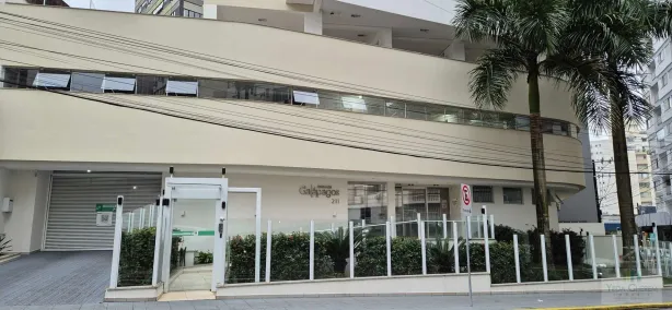 Apartamento com 2 Quartos para alugar, 65m² no Centro, Florianópolis