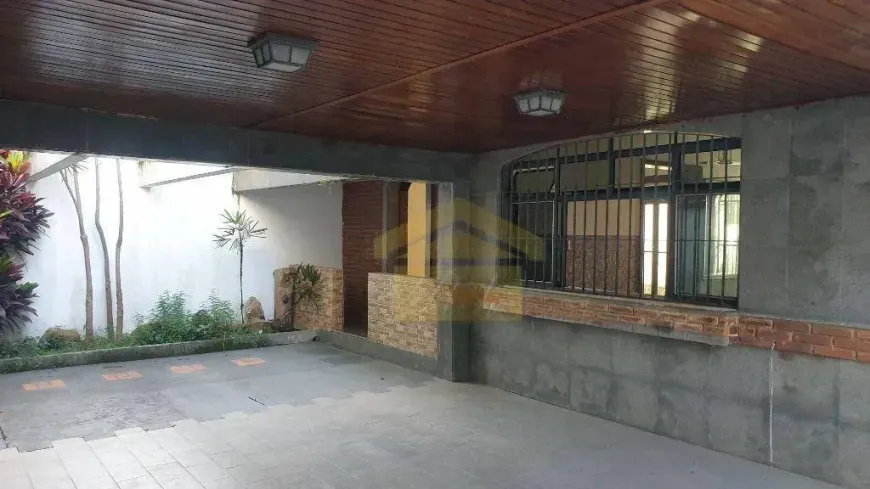 Foto do imóvel - Sobrado à venda com 3 quartos, 1 suíte, 3 banheiros e 3 vagas na garagem em