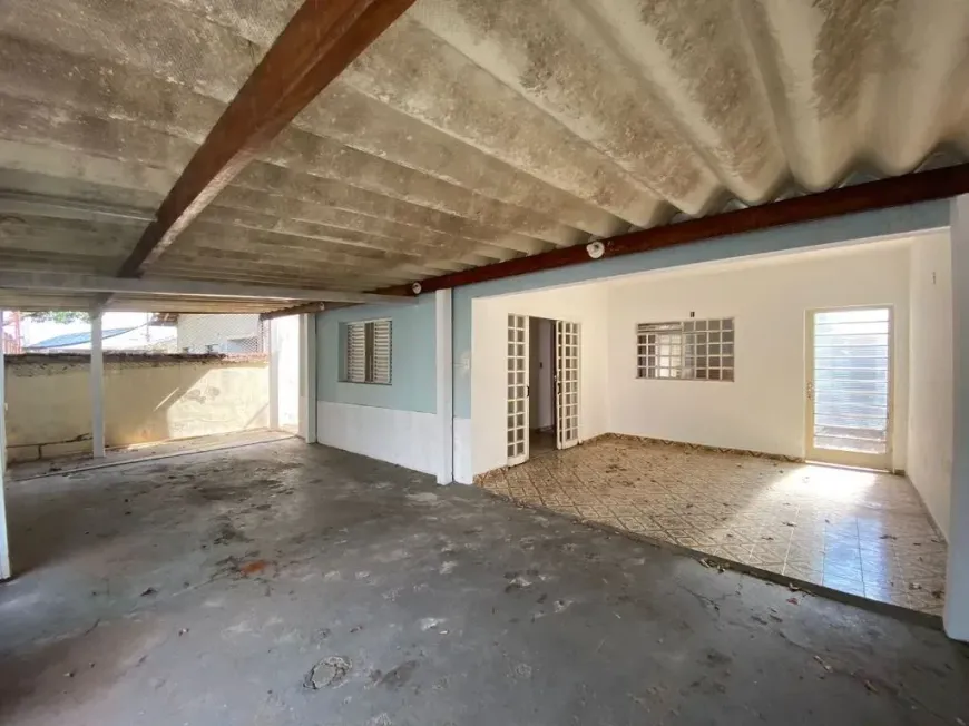 Foto do imóvel - Casa à venda com 2 quartos, 1 banheiro e 2 vagas na garagem em