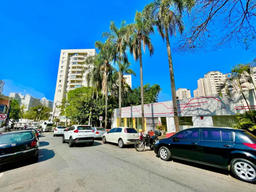 Foto do imóvel - Prédio inteiro para alugar com ar-condicionado, aceita animais, 894 m², 9 banheiros e 10 vagas.