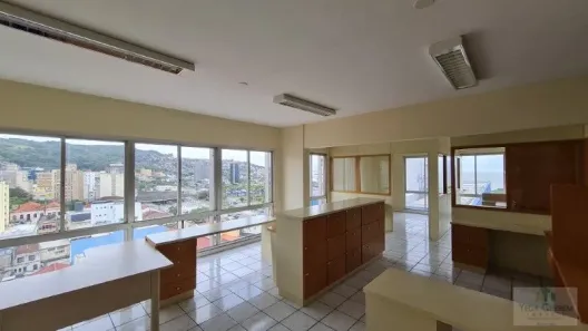 Conjunto Comercial / Sala para alugar, 92m² no Centro, Florianópolis