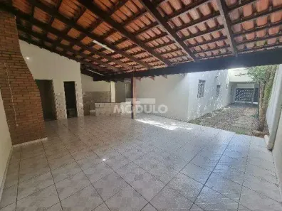 Casa com 3 Quartos à venda, 160m² no Laranjeiras, Uberlândia