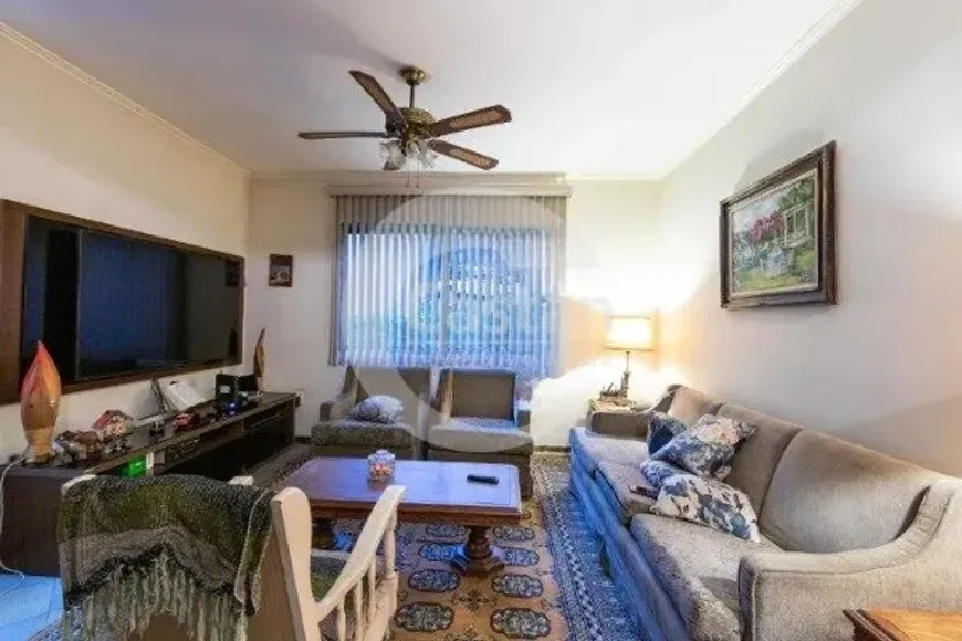 Foto do imóvel - Casa à venda com 3 quartos, 1 suíte, 120 m², 4 banheiros e 6 vagas na garagem em