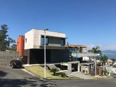 Casa de Condomínio com 3 Quartos à venda, 323m² no Cacupé, Florianópolis