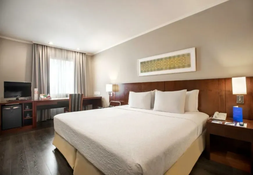Foto do imóvel - Flat à venda mobiliado com 1 quarto, 1 suíte, 1 banheiro e piscina no condomínio em