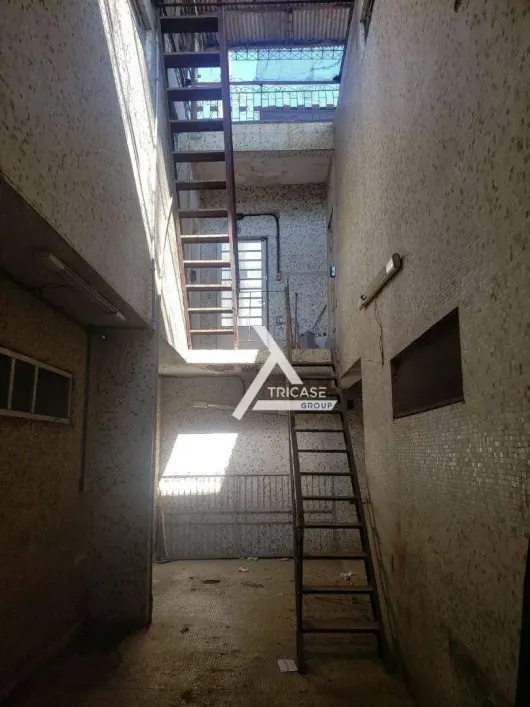 Foto do imóvel - Casa à venda com 2 quartos, 1 banheiro e 3 vagas na garagem de 210 m² em